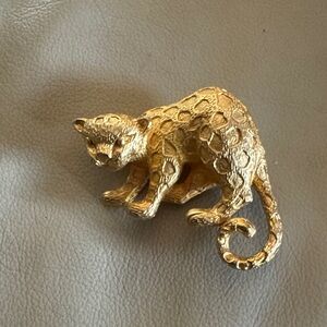 Gold Leopard Brooch